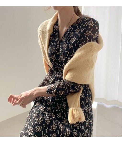 Spot cross-border supply 2020 East Gate early spring chic pleated Floral Chiffon V-neck dress
