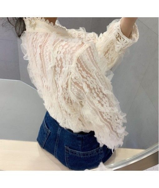 Cross border source of goods: East Gate, South Korea new women's sweet age reducing Lace Crochet splicing shirt in autumn and winter 2019
